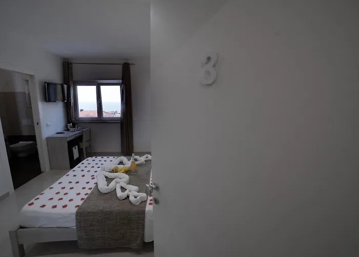 Alojamento de Acomodação e Pequeno-almoço Jerocades 4*