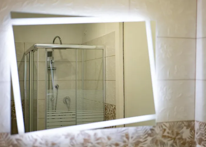 Jerocades Nocleg ze śniadaniem 4*